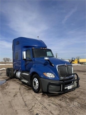 2022 International LT Cummins X15