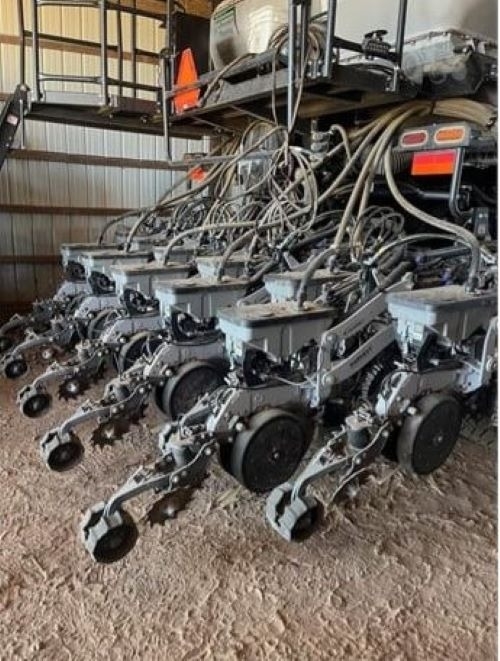 2022 Harvest International 32-15" PB4015FR Planter