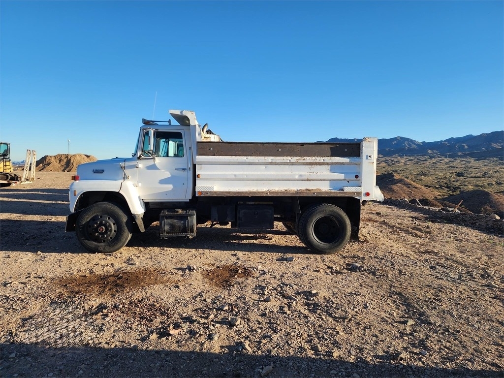 1990 Ford L8000