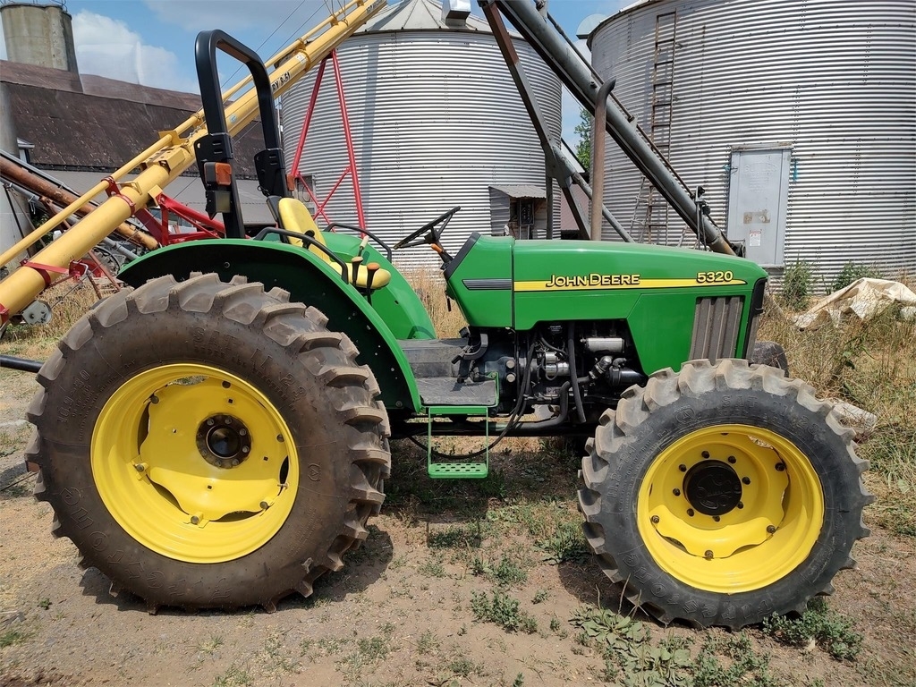 2002 John Deere 5320