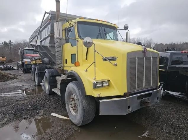 2010 Kenworth T800 Bay Lynx Multicat 8X4 Stone Spreader Caterpillar C13