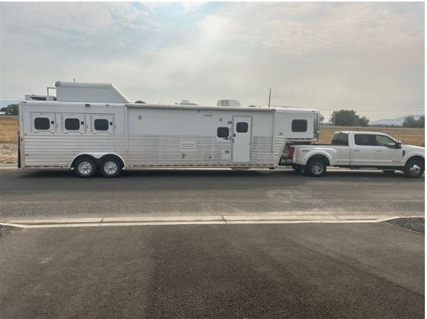 2010 Hart 3 Horse Trailer With Living Quarters