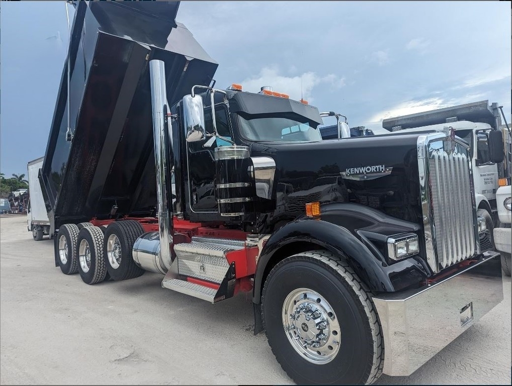 2007 Kenworth W900L Dump Truck