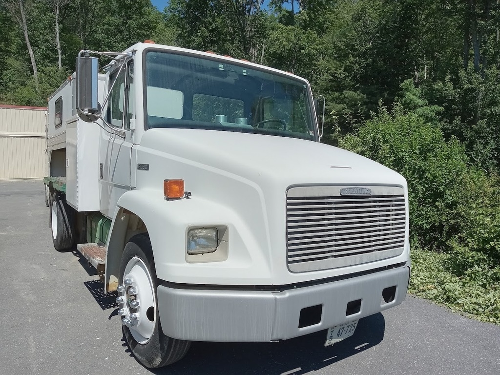 1995 Freightliner FL60 & 1995 Colin Arndt Horse Trailer with LQ's