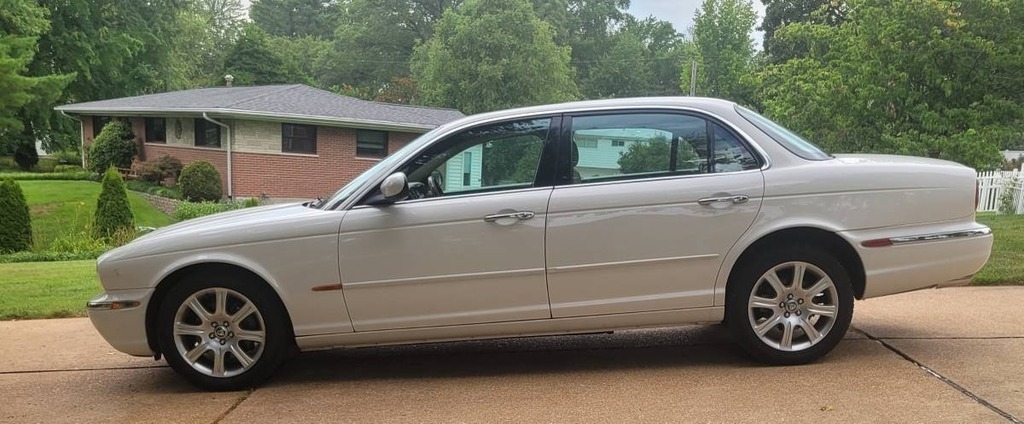 2005 Jaguar XJ-Series XJ8 L Sedan