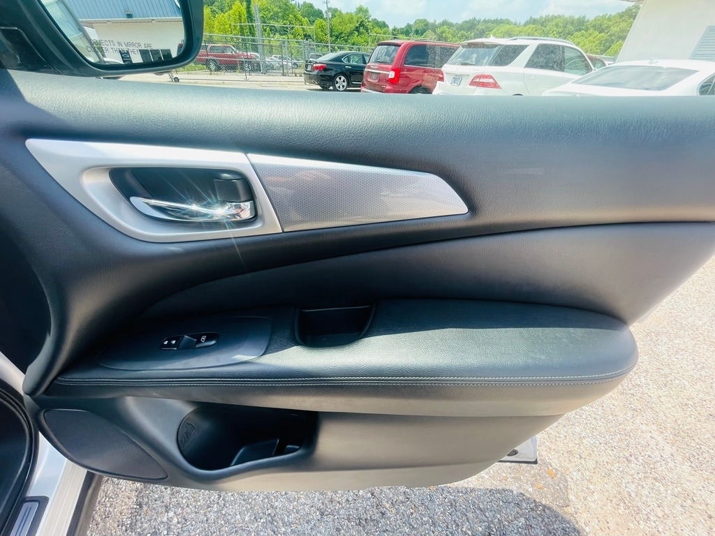 2019 Nissan Pathfinder SL - Photo 28