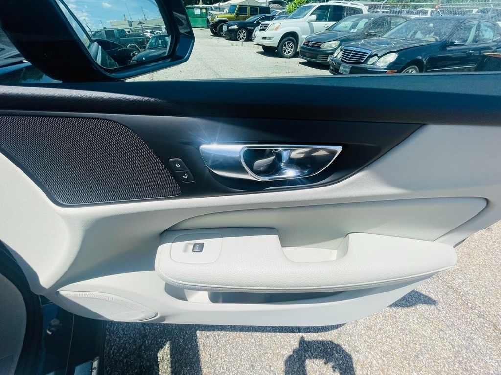 2021 Volvo S60 Momentum - Photo 23