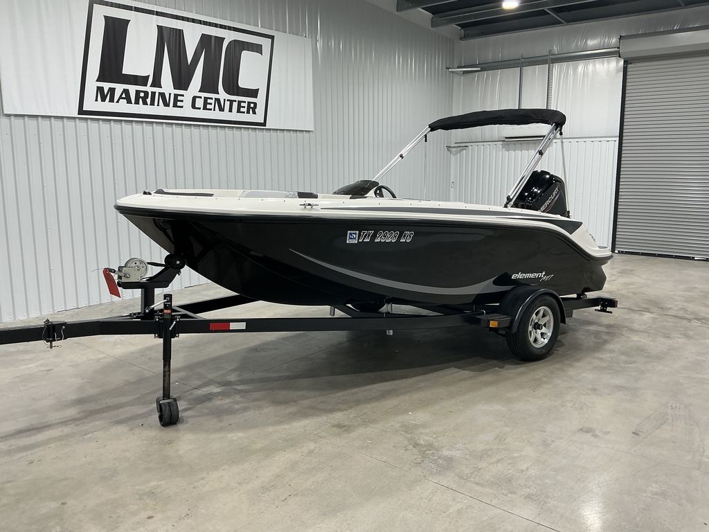 2022 Bayliner M17