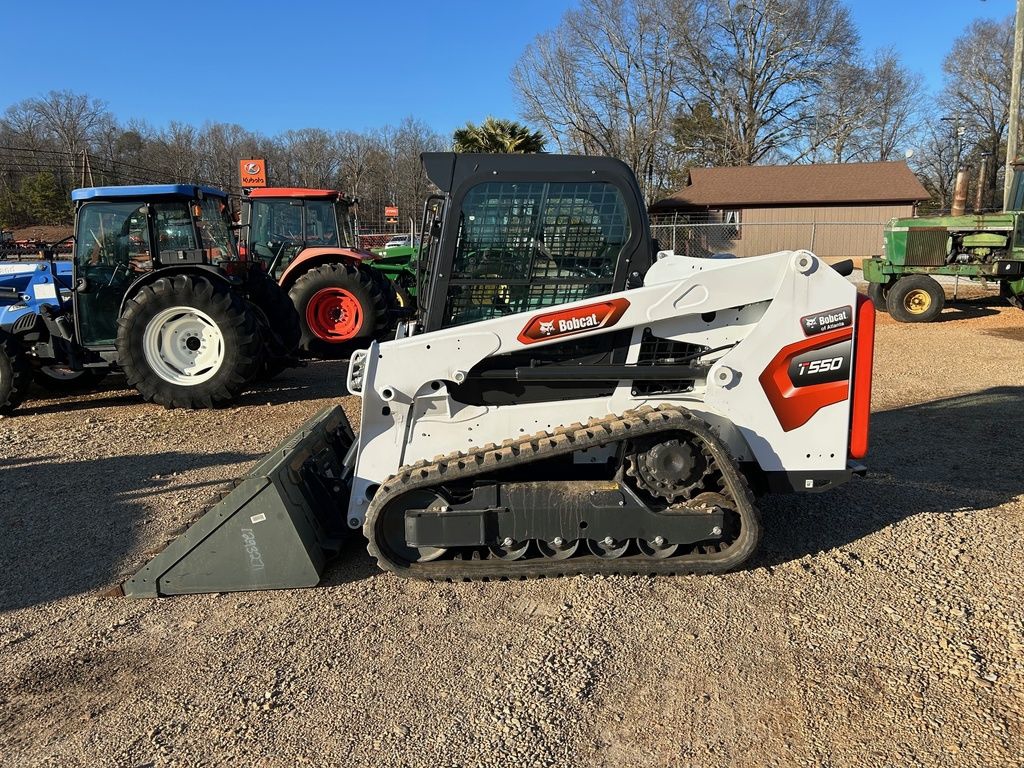 2023 BOBCAT  T-550 ENCLOSED SKID STEER