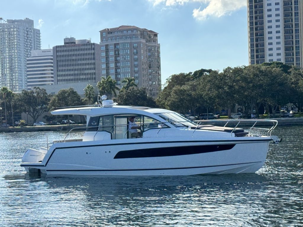 2025 Sealine C335v Twin Mercury 300HP