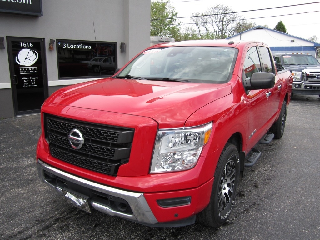 2021 Nissan Titan SV photo