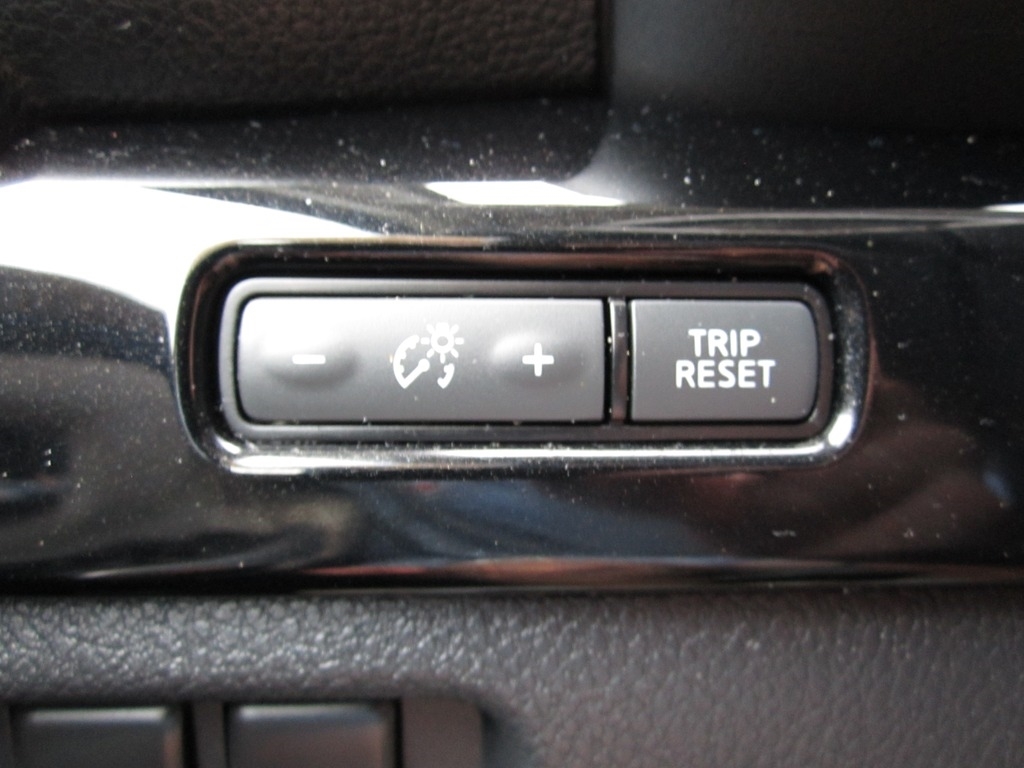 2021 Nissan Titan SV photo