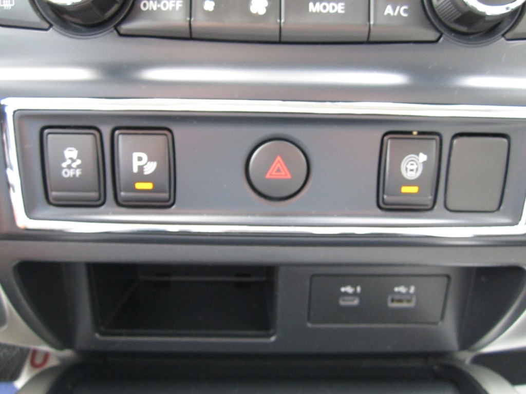 2021 Nissan Titan SV photo
