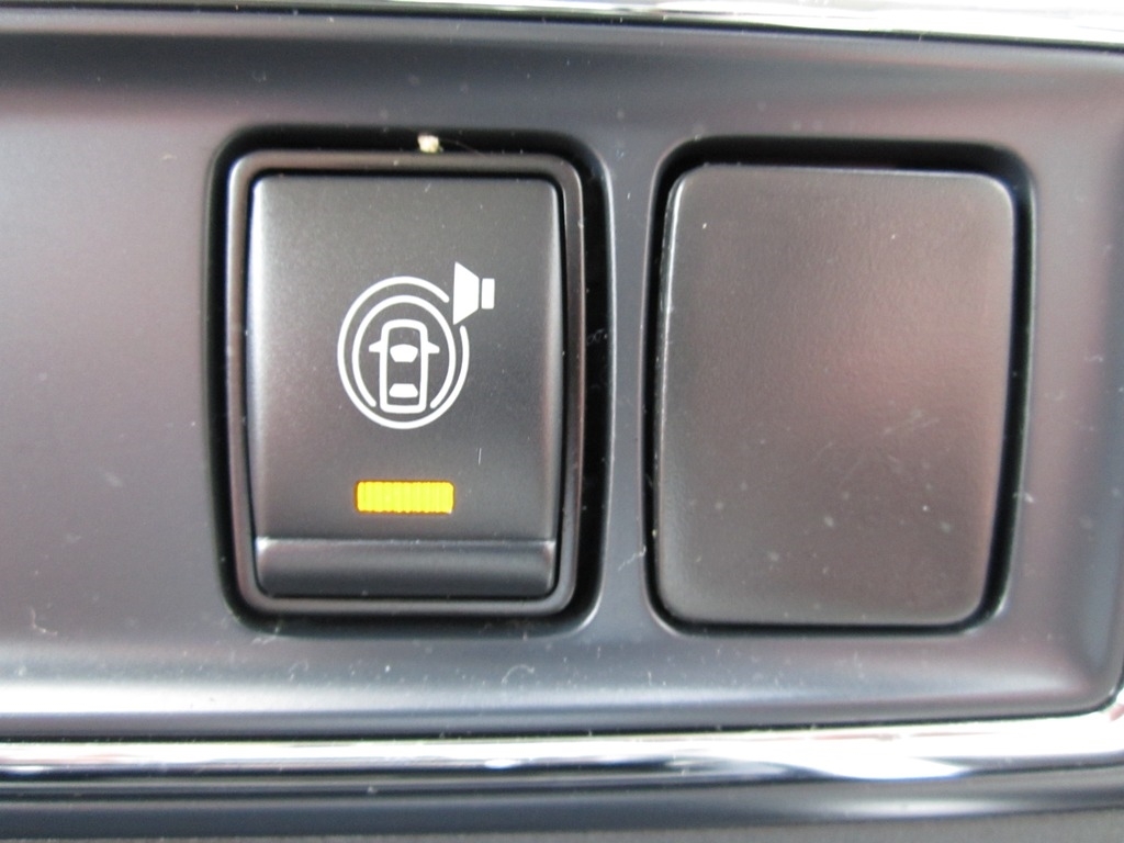 2021 Nissan Titan SV photo