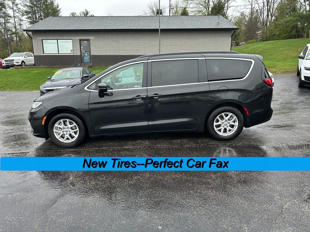 2022 Chrysler Pacifica Touring L Mini-Van