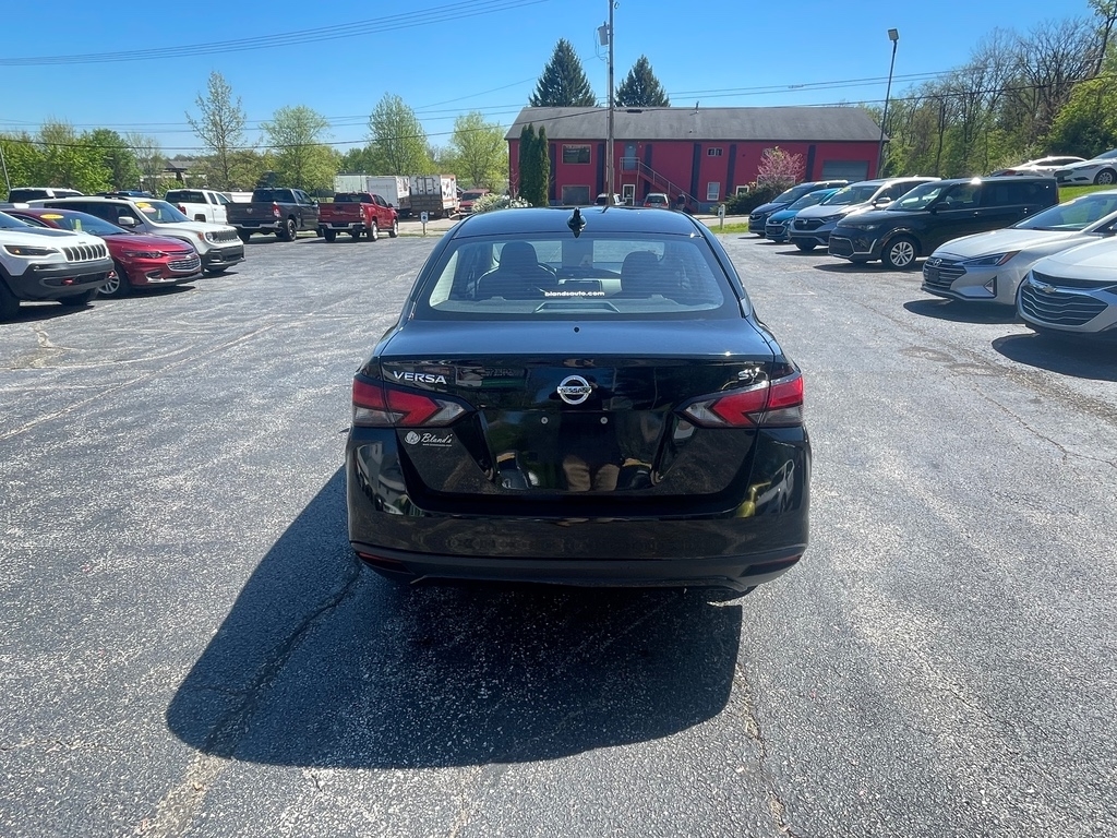 2021 Nissan Versa SV photo
