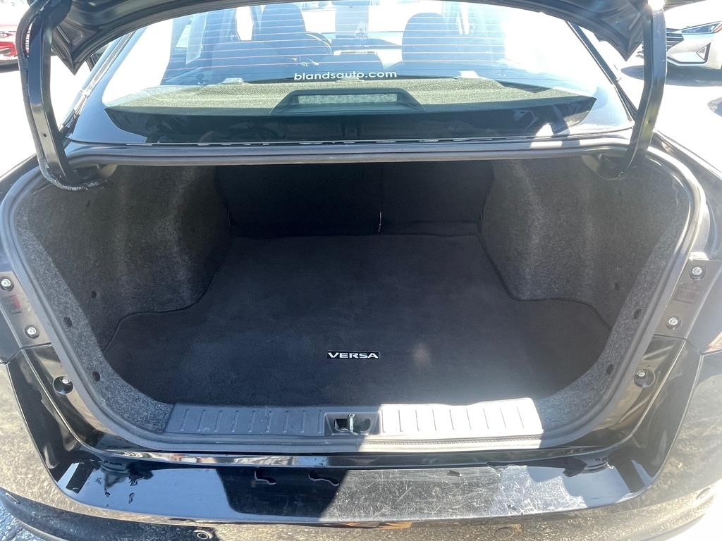 2021 Nissan Versa SV photo