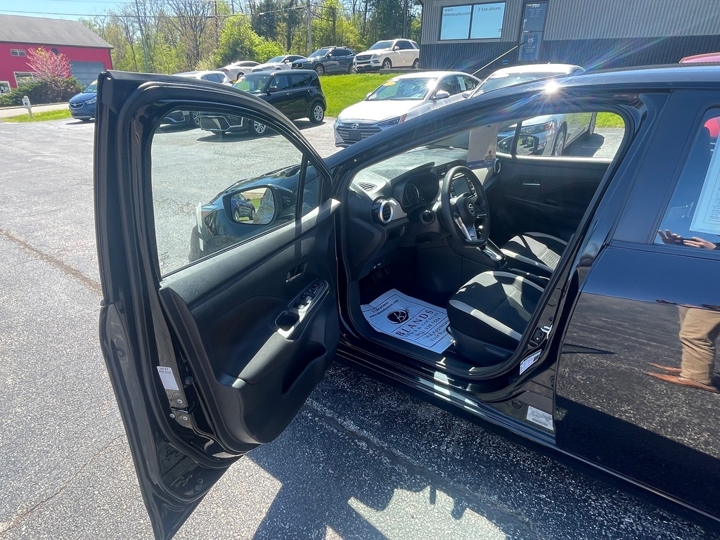 2021 Nissan Versa SV photo