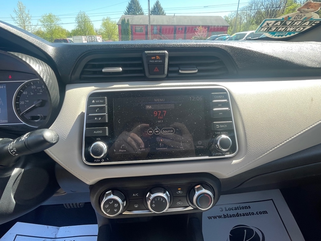 2021 Nissan Versa SV photo