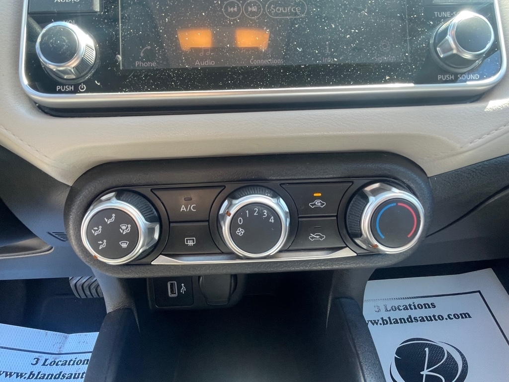 2021 Nissan Versa SV photo
