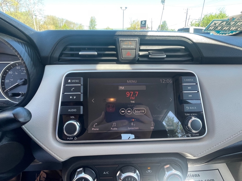 2021 Nissan Versa SV photo