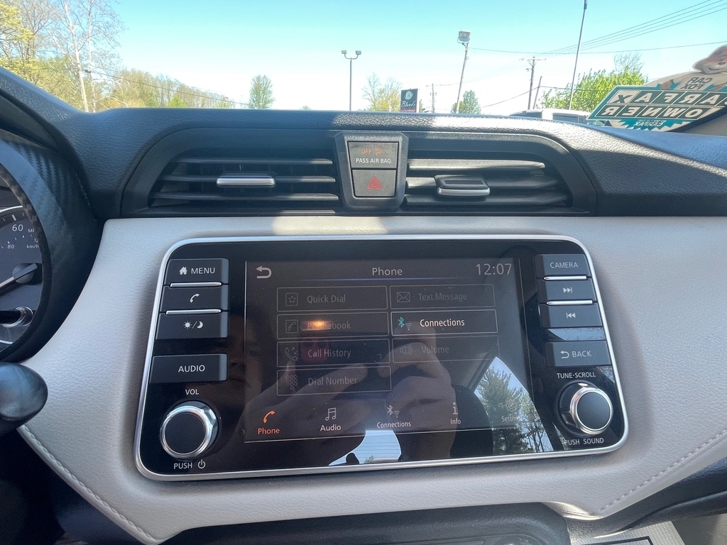 2021 Nissan Versa SV photo