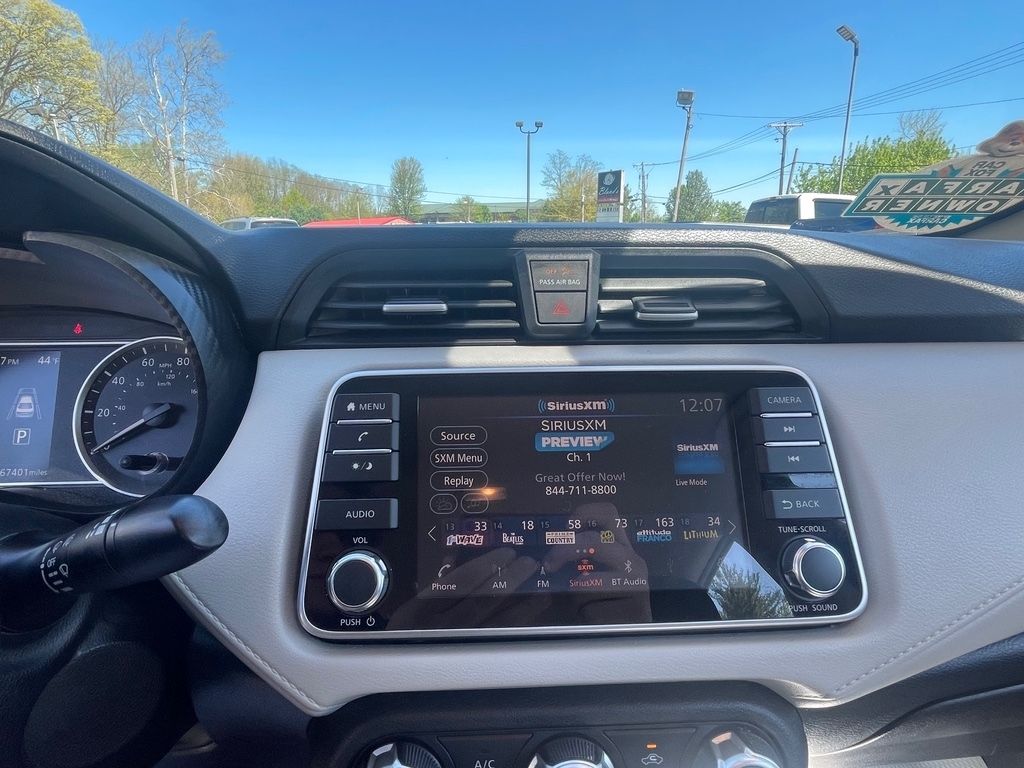 2021 Nissan Versa SV photo