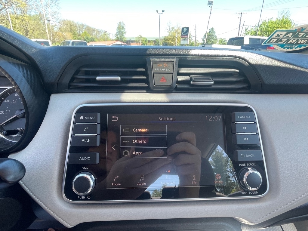 2021 Nissan Versa SV photo