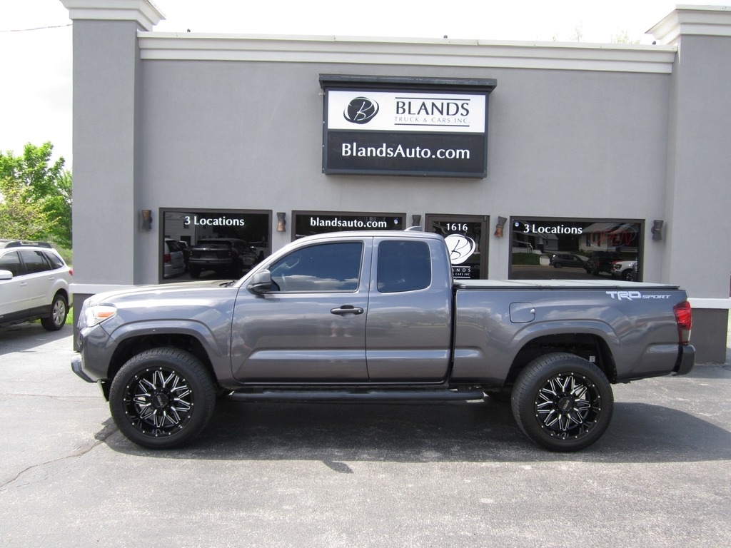2021 Toyota Tacoma SR photo