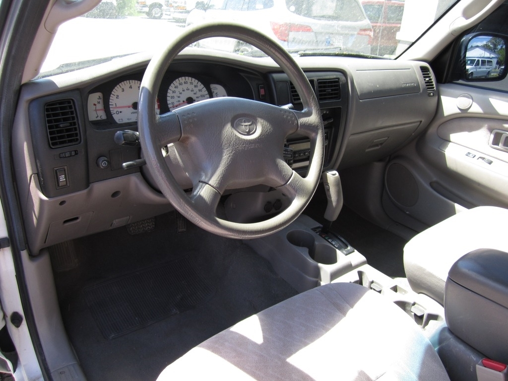 2004 Toyota Tacoma PreRunner V6 photo