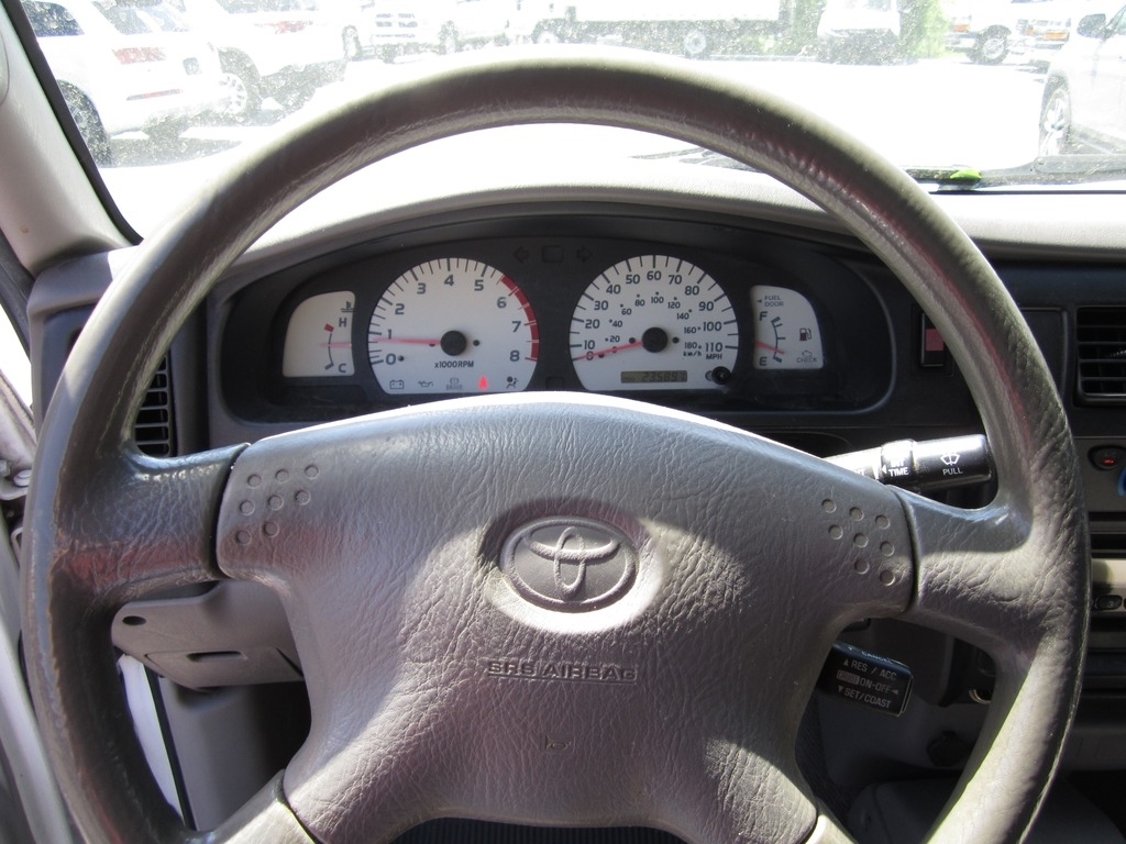 2004 Toyota Tacoma PreRunner V6 photo