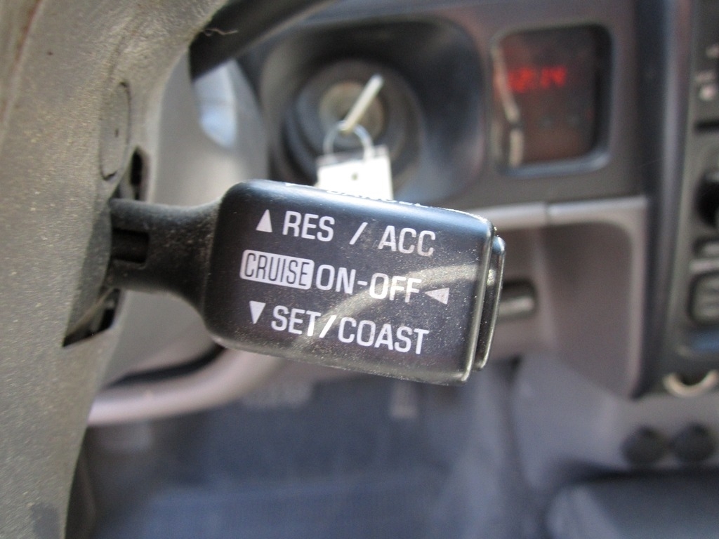 2004 Toyota Tacoma PreRunner V6 photo