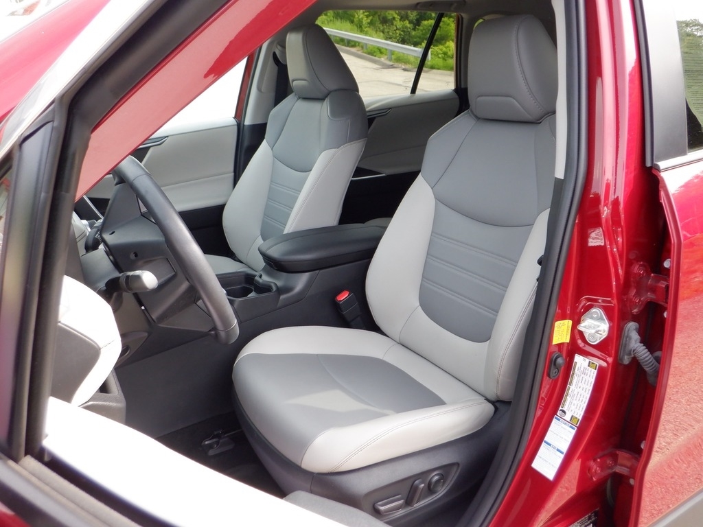 2021 Toyota RAV4 XLE Premium AWD photo