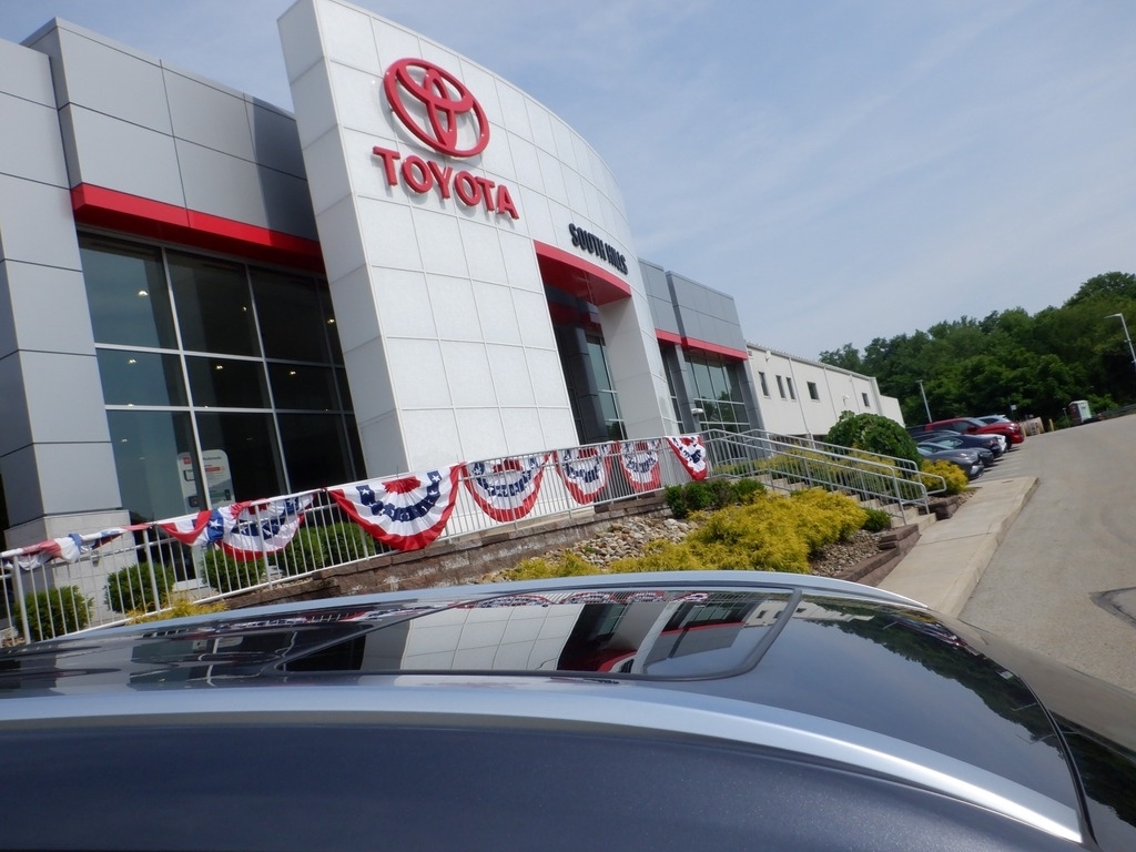 2021 Toyota Highlander XLE V6 AWD photo