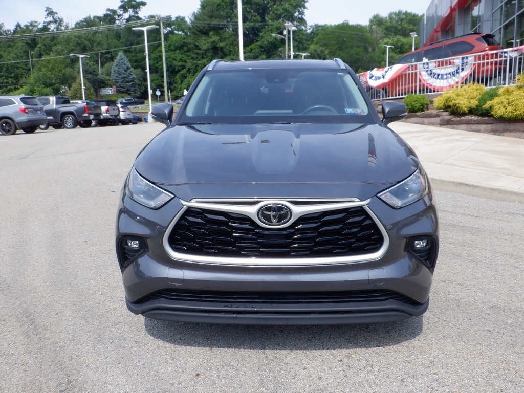 2021 Toyota Highlander XLE V6 AWD photo
