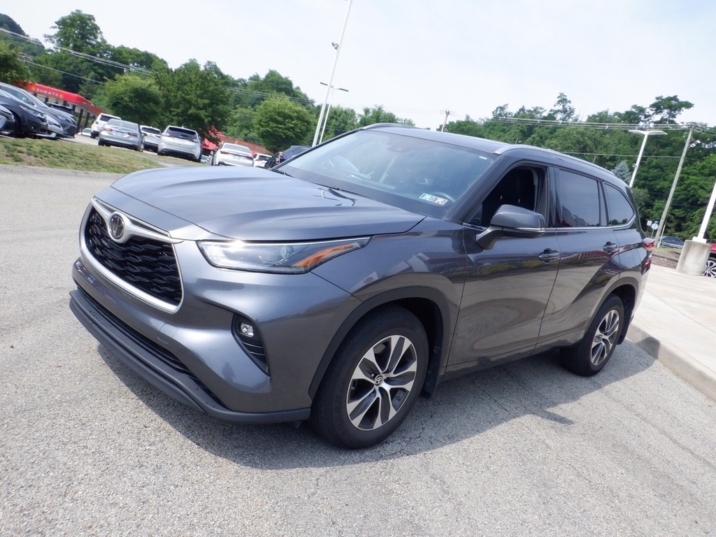 2021 Toyota Highlander XLE V6 AWD photo