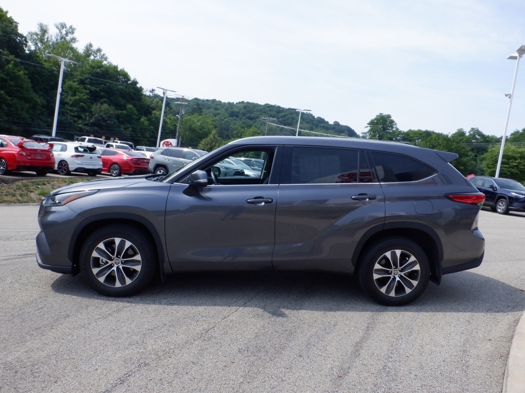 2021 Toyota Highlander XLE V6 AWD photo
