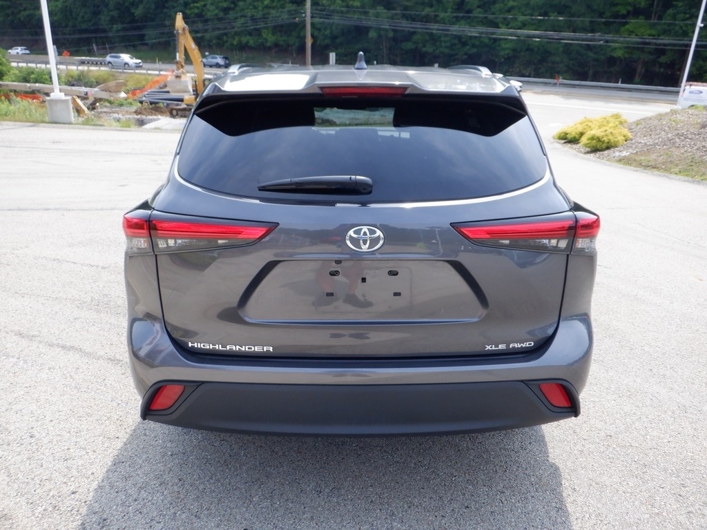 2021 Toyota Highlander XLE V6 AWD photo