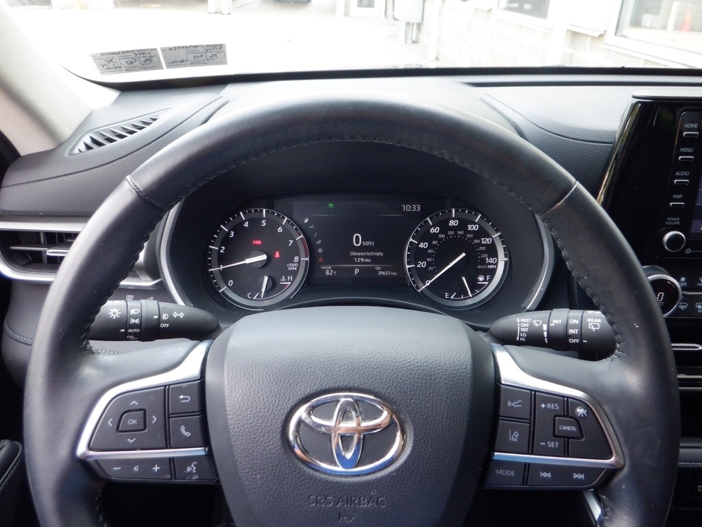 2021 Toyota Highlander XLE V6 AWD photo
