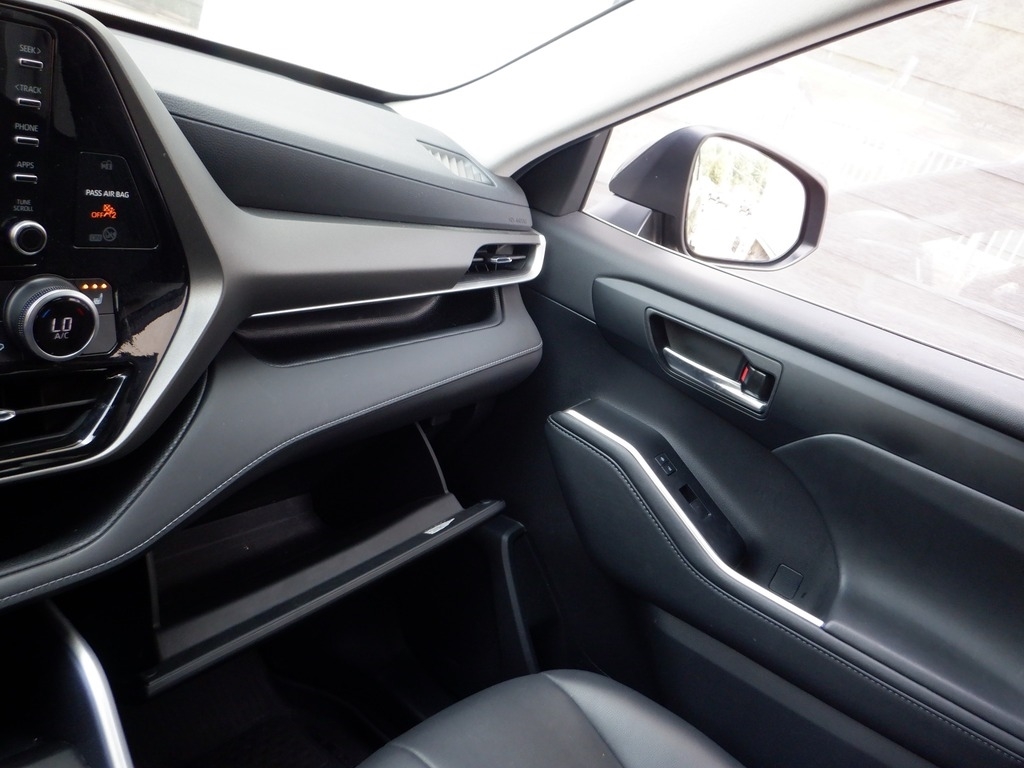 2021 Toyota Highlander XLE V6 AWD photo