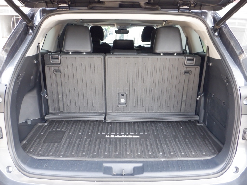 2021 Toyota Highlander XLE V6 AWD photo