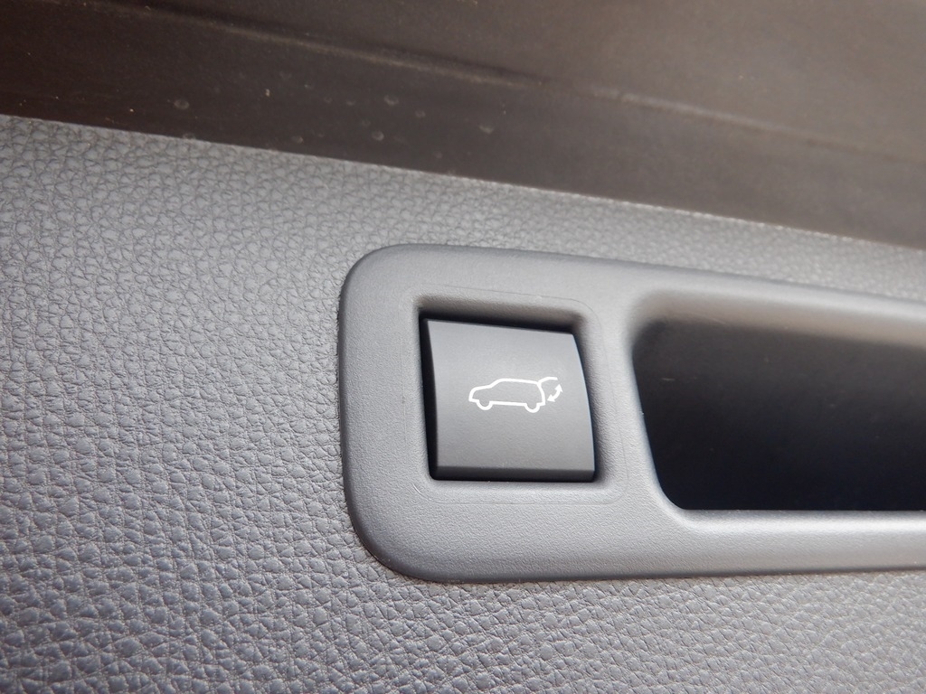 2021 Toyota Highlander XLE V6 AWD photo