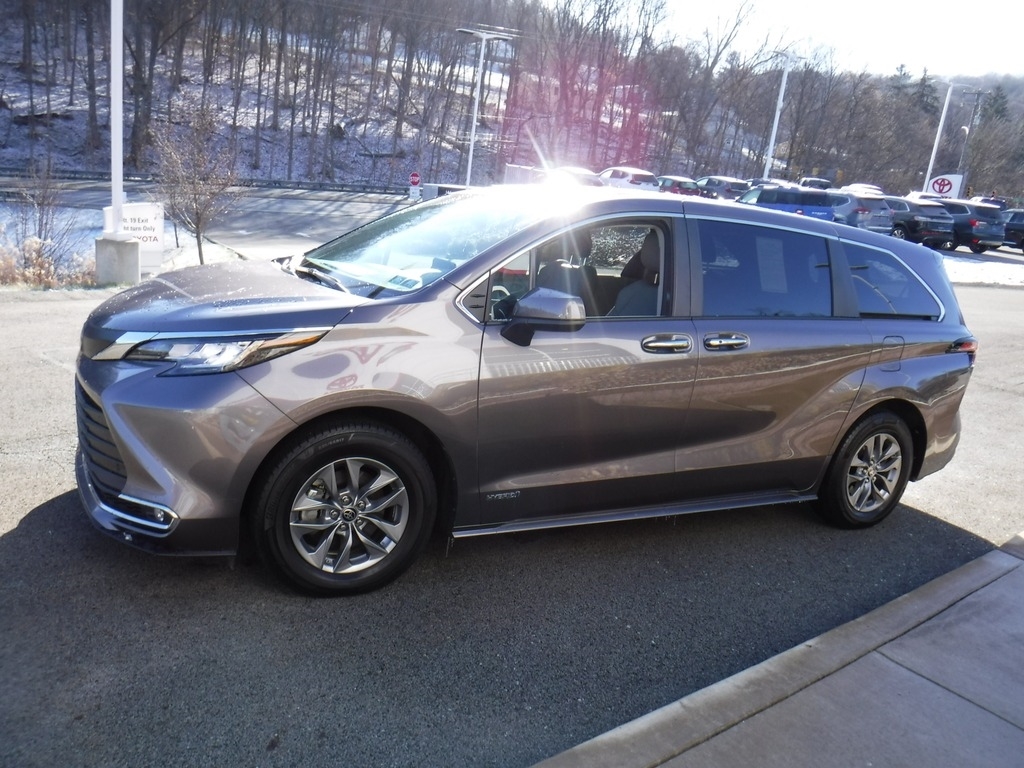 2021 Toyota Sienna XLE AWD HYBRID  photo