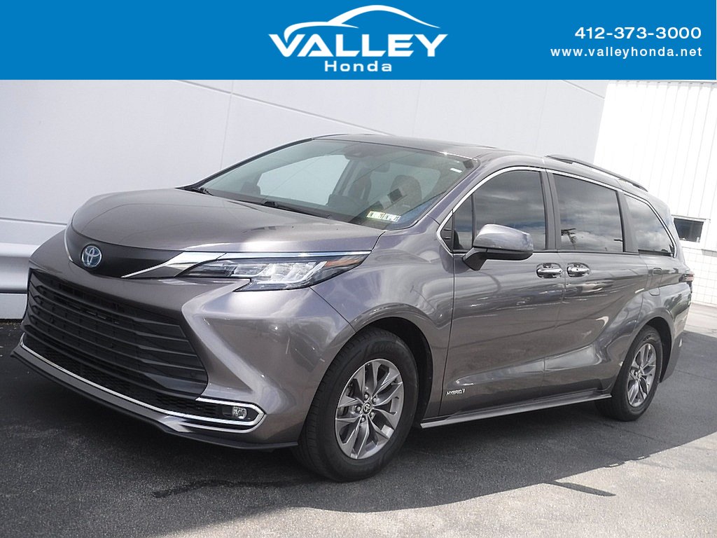 2021 Toyota Sienna XLE 7-Passenger photo