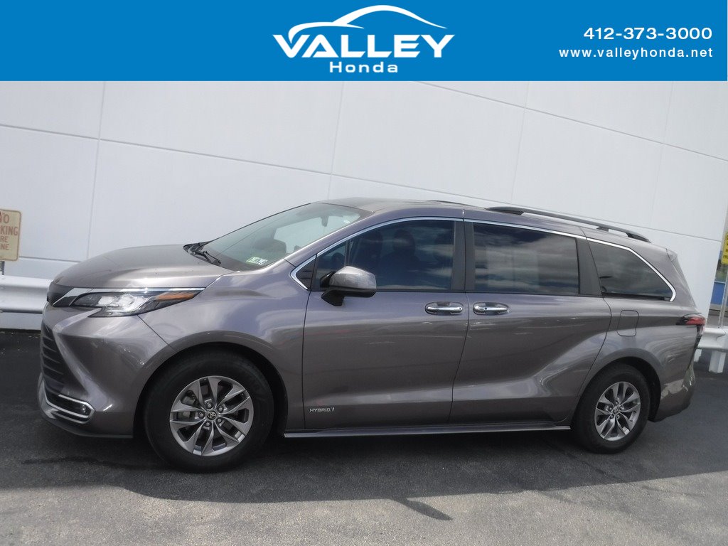 2021 Toyota Sienna XLE 7-Passenger photo