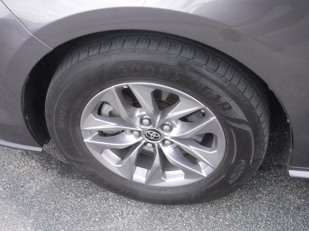 2021 Toyota Sienna XLE 7-Passenger photo