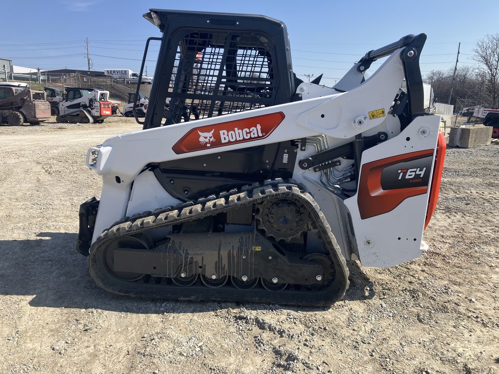 Photo of a 2026 Bobcat Compact Track Loaders T64