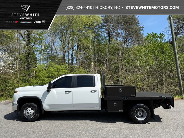 Summit White 2023 Chevrolet Silverado 3500HD Chassis Work Truck Crew Cab 4WD Pickup Truck Four-Wheel Drive Automatic