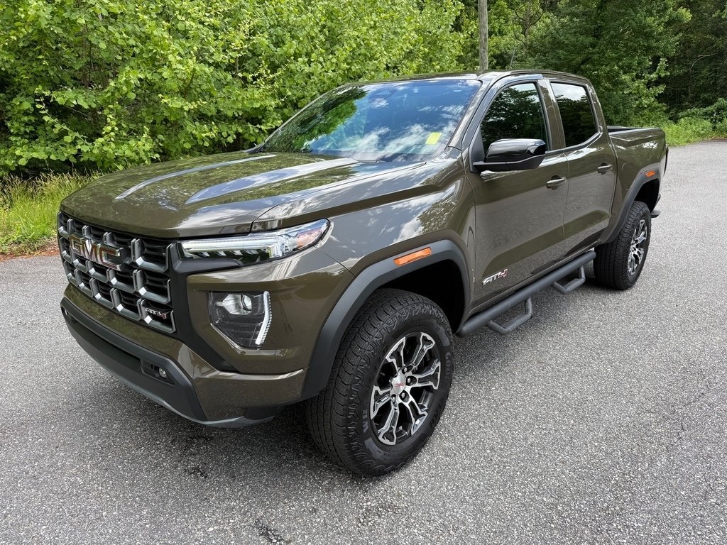 View vehicle photo 2