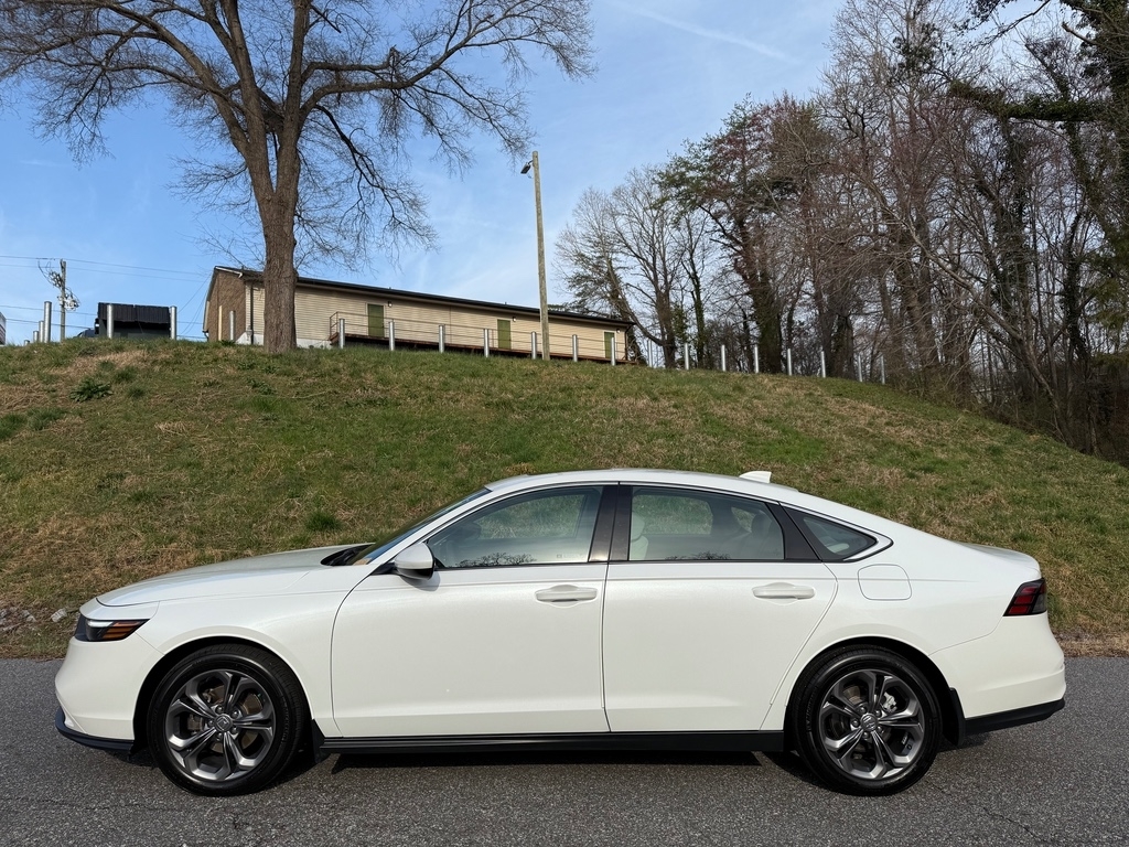 2023 Honda Accord EX photo